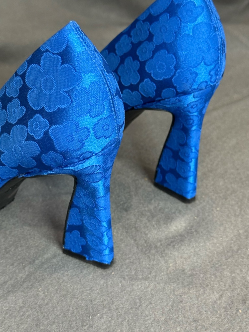 GB Gianni Bini Cobalt Blue Floral Jacquard Pointed Toe Pumps Heels Size 7.5 - Picture 8 of 11